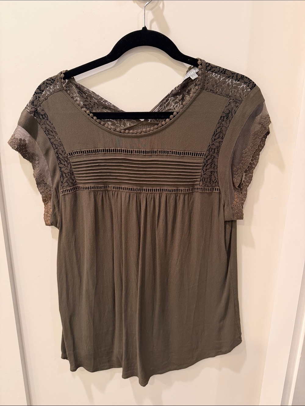 Olive Lace-Trim Short Sleeve Women's Top